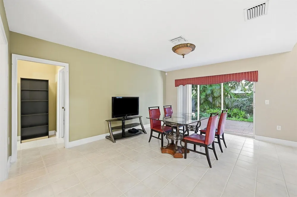 306 NW 115th Way Coral Springs, FL 33071