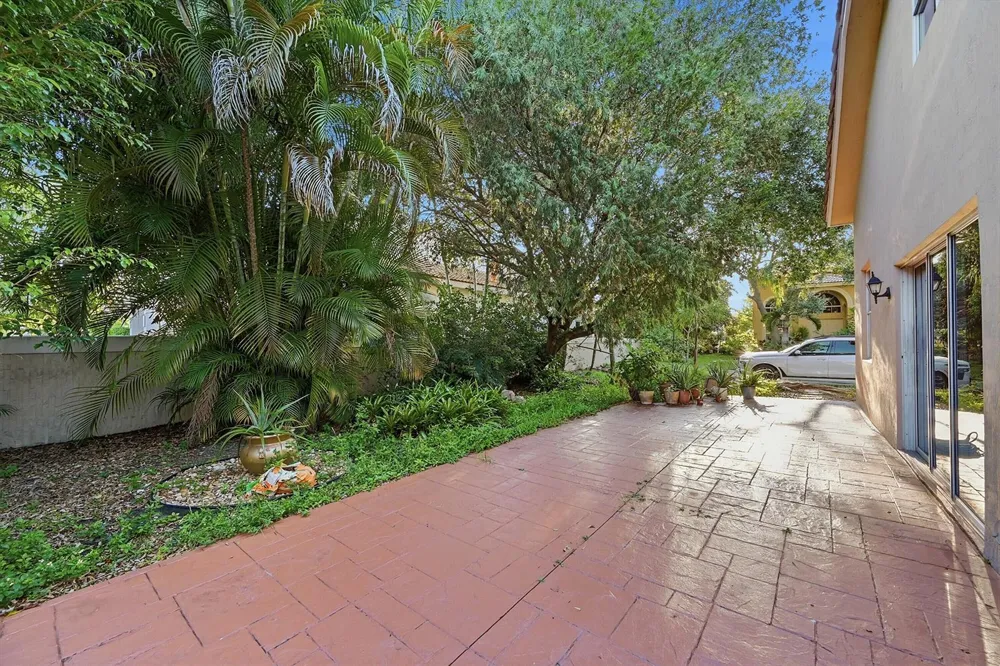 306 NW 115th Way Coral Springs, FL 33071