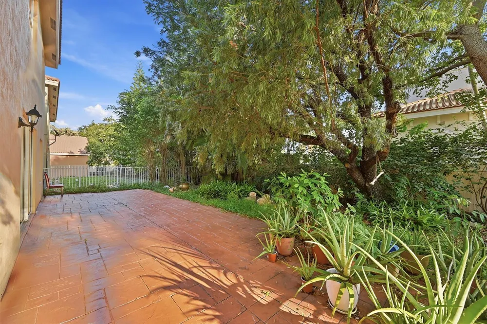 306 NW 115th Way Coral Springs, FL 33071