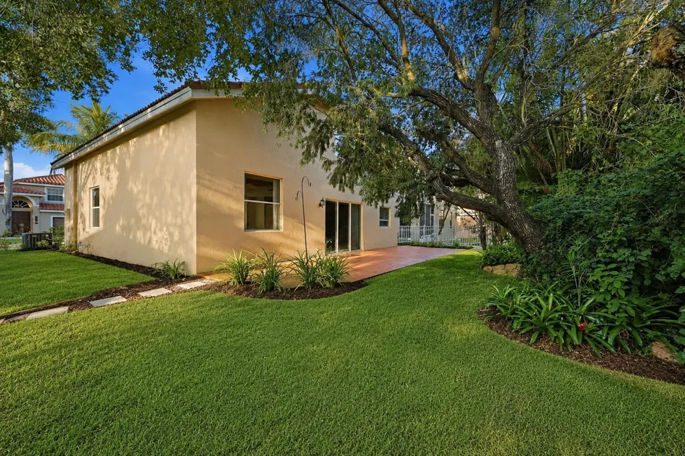306 NW 115th Way Coral Springs, FL 33071