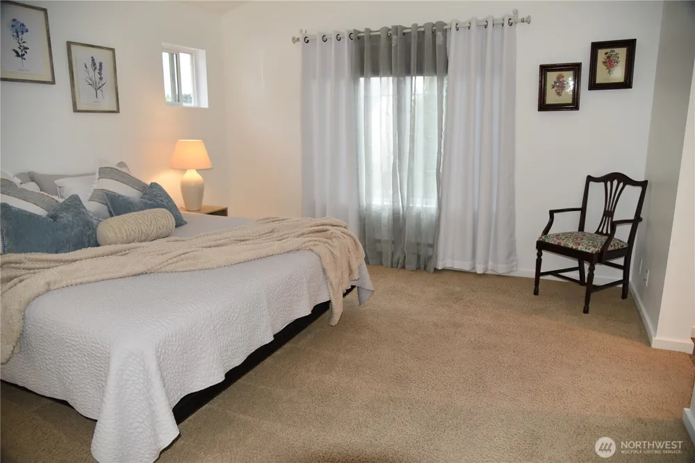 1327 42nd St NE Auburn, WA 98002