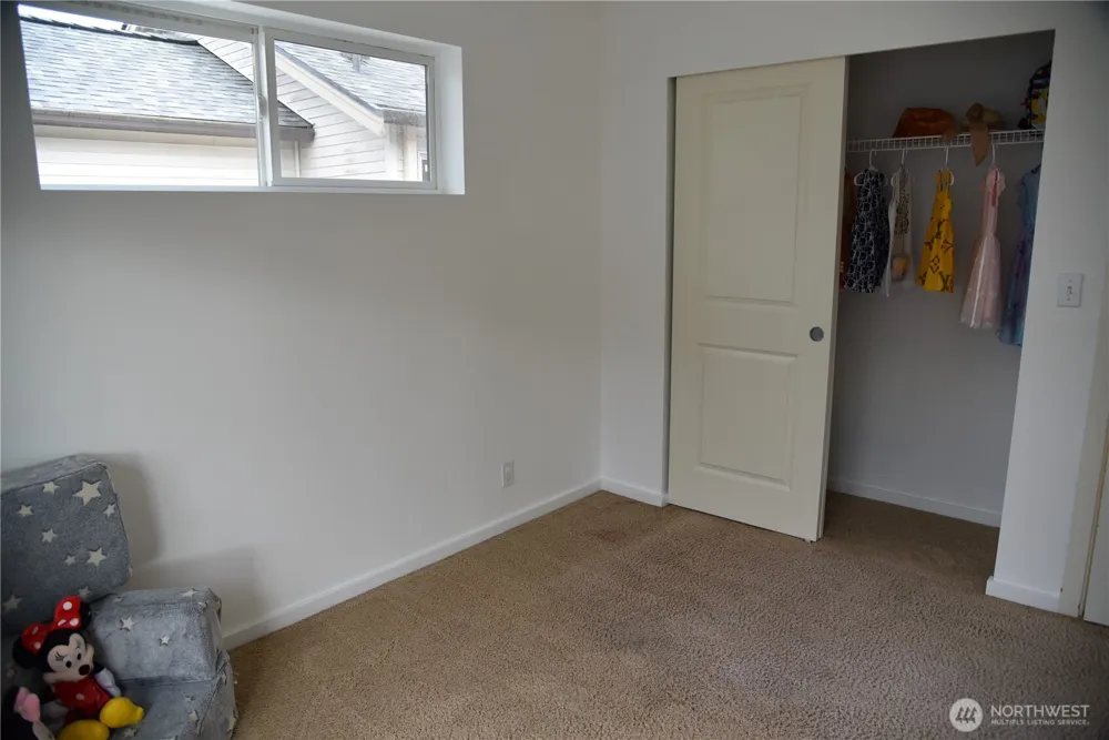 1327 42nd St NE Auburn, WA 98002