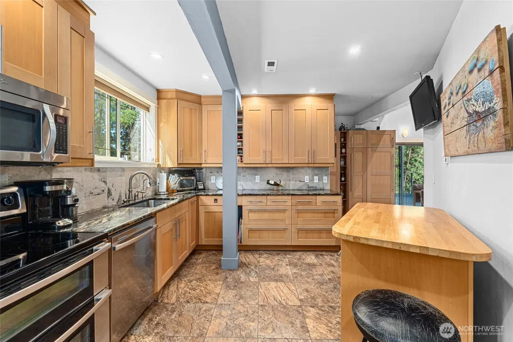 41840 Porcupine Bay Road Davenport, WA 99122