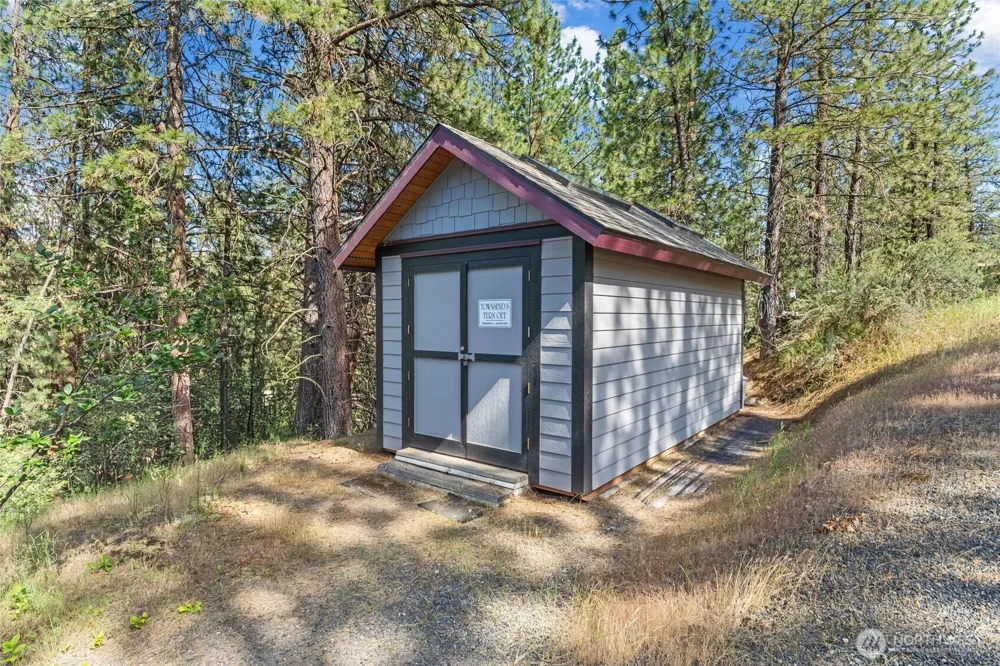 41840 Porcupine Bay Road Davenport, WA 99122