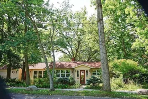611 Robin Road