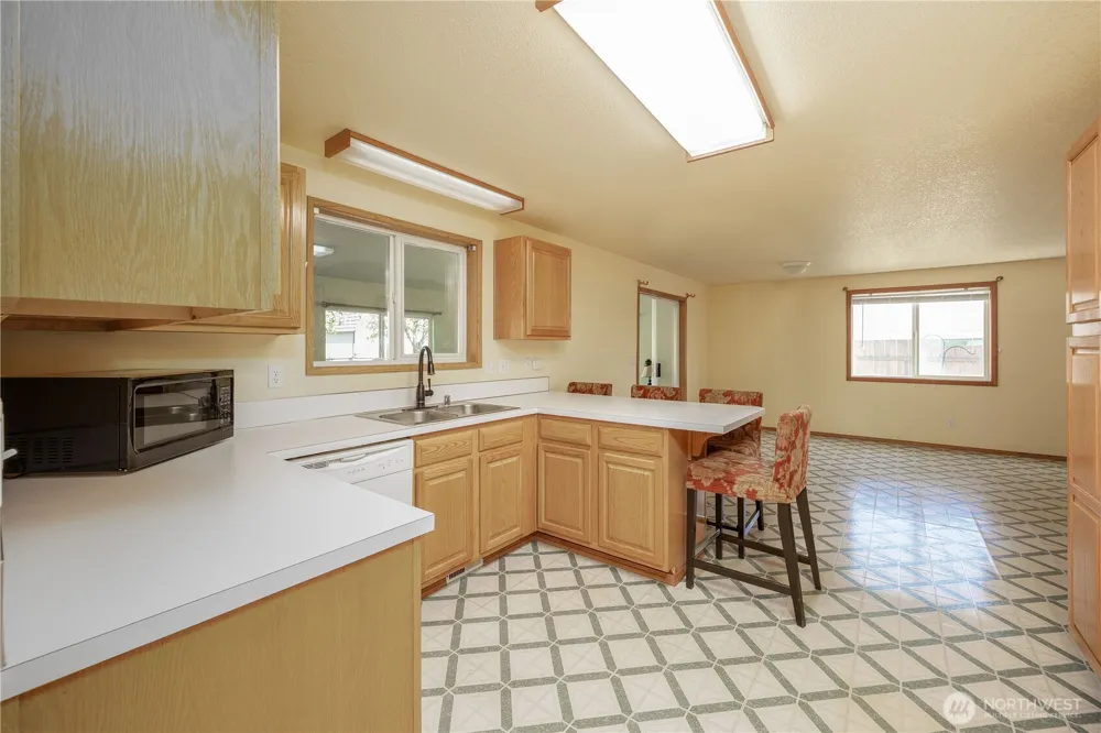 711 NE 175 AVENUE Vancouver, WA 98684