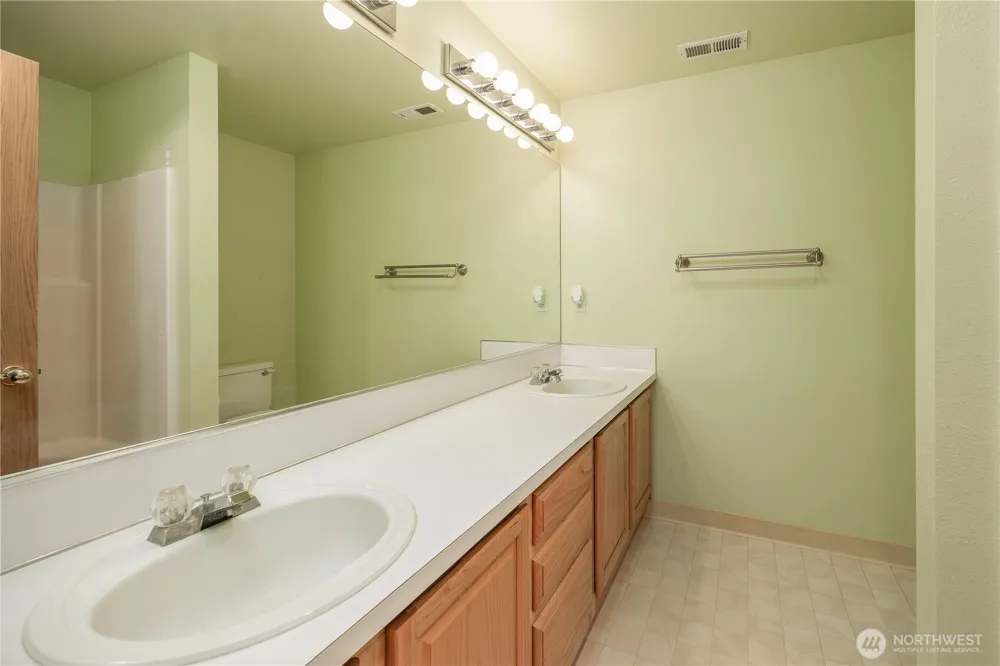 711 NE 175 AVENUE Vancouver, WA 98684