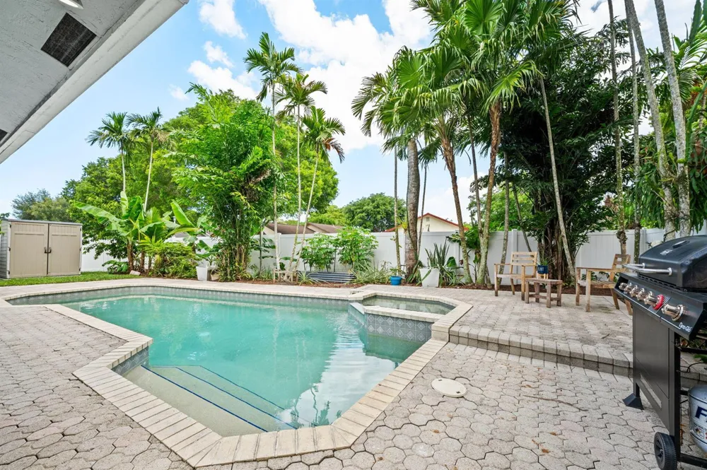 5591 SW 99th Avenue Cooper City, FL 33328
