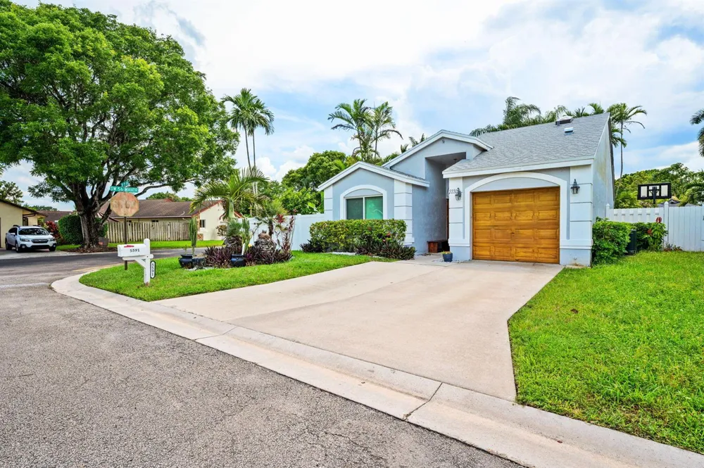 5591 SW 99th Avenue Cooper City, FL 33328