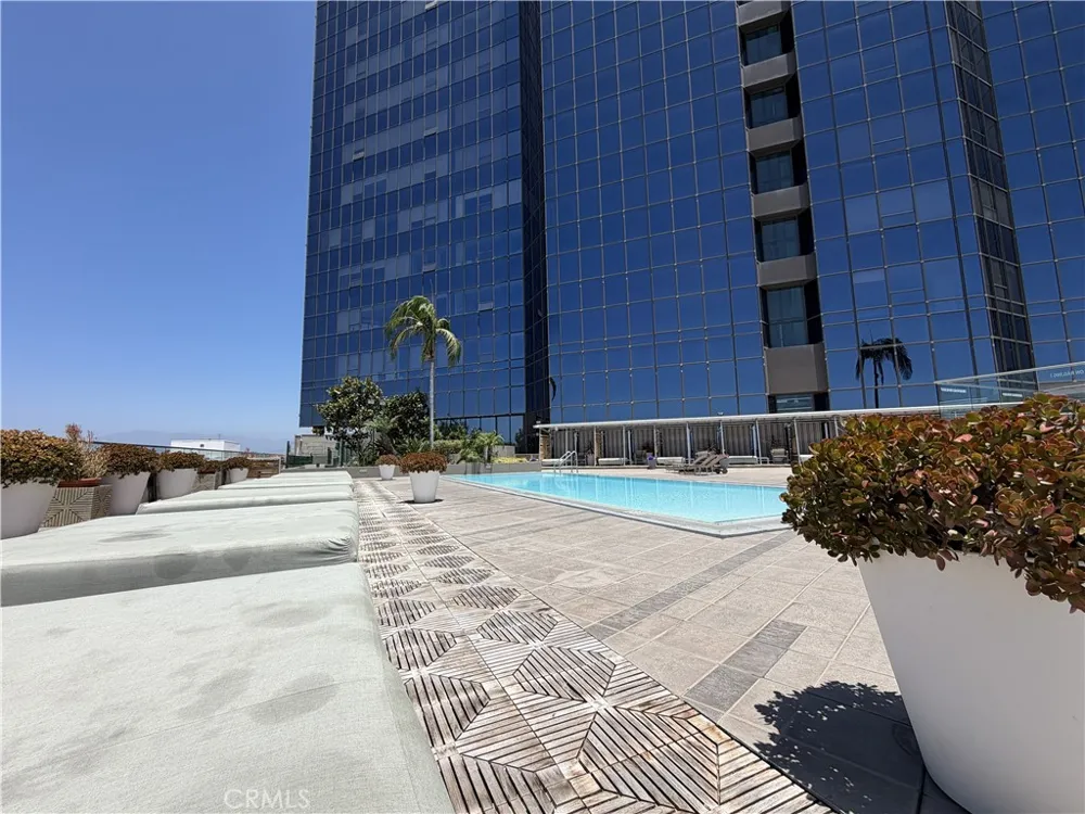 1100 Wilshire #2901 Los Angeles, CA 90017
