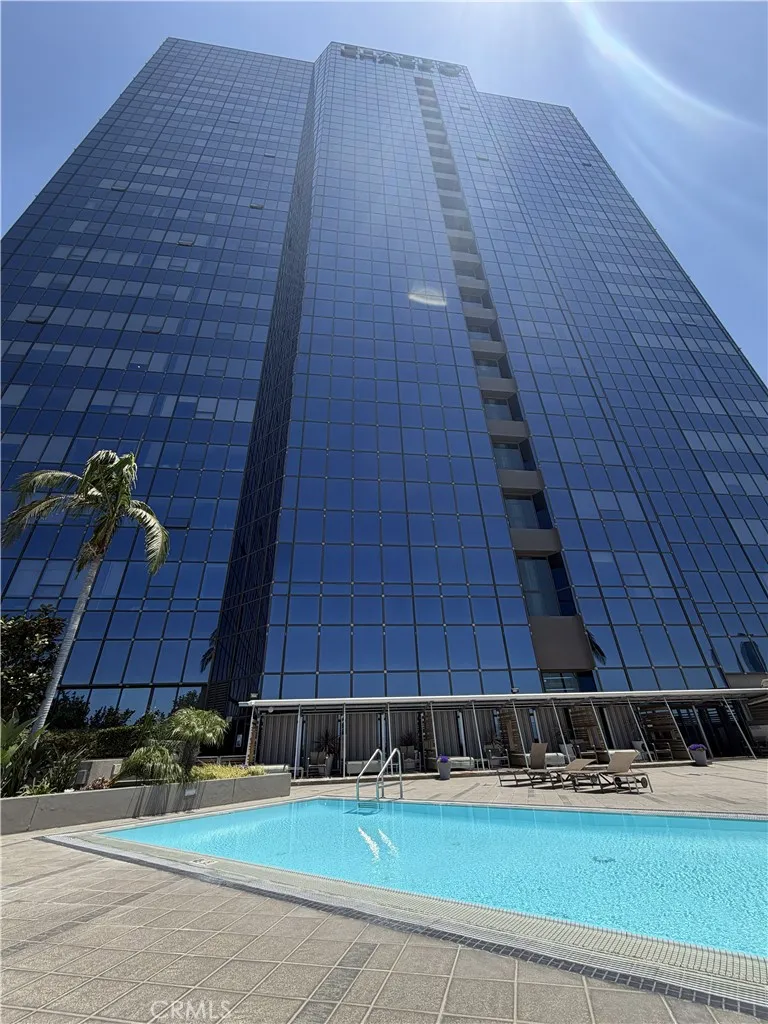 1100 Wilshire #2901 Los Angeles, CA 90017