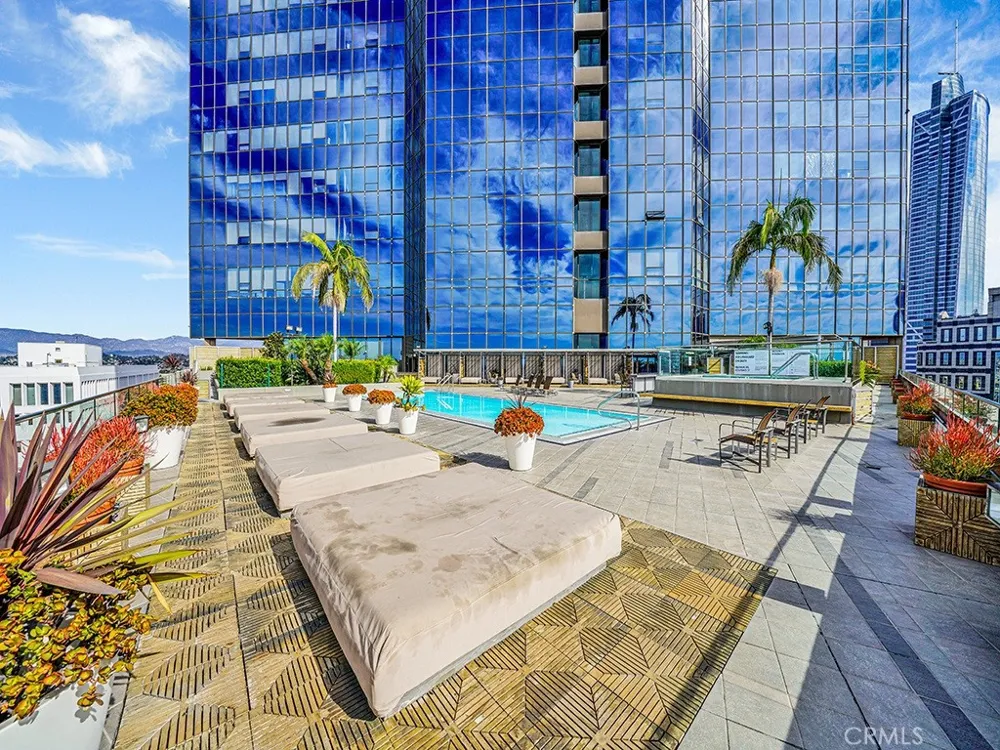 1100 Wilshire #2901 Los Angeles, CA 90017