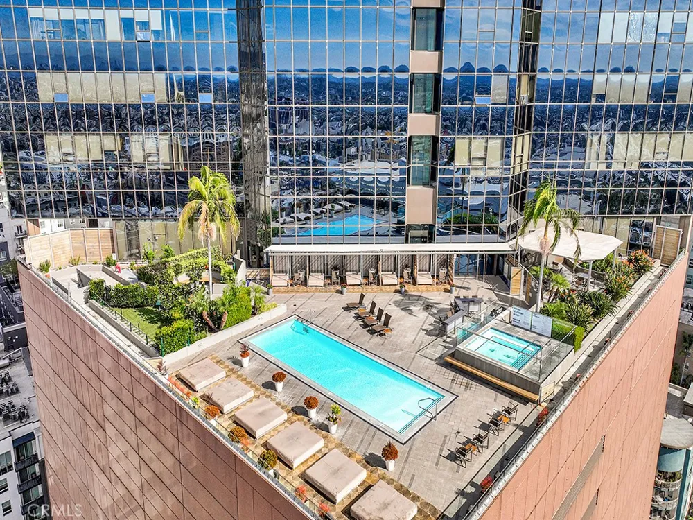 1100 Wilshire #2901 Los Angeles, CA 90017