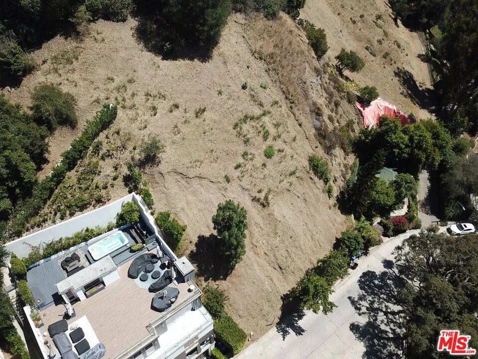1422 Lindacrest Drive Beverly Hills, CA 90210