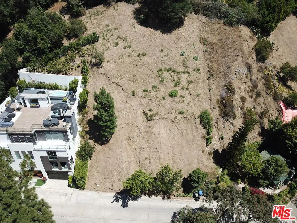 1422 Lindacrest Drive Beverly Hills, CA 90210