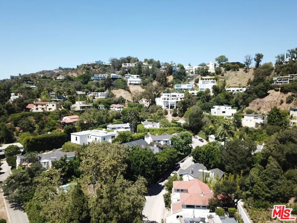 1422 Lindacrest Drive Beverly Hills, CA 90210