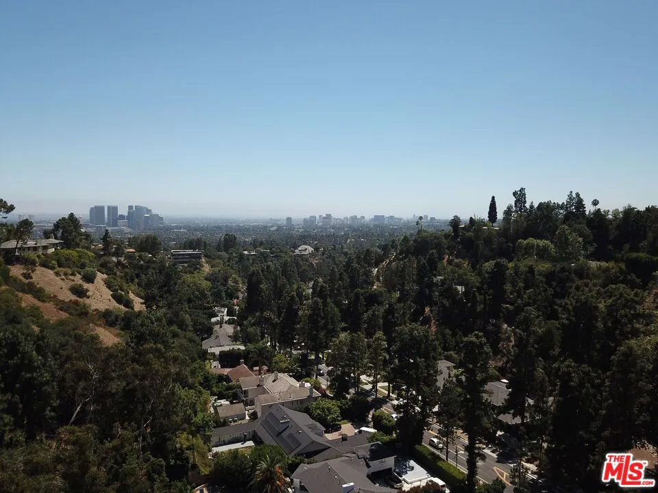 1422 Lindacrest Drive Beverly Hills, CA 90210