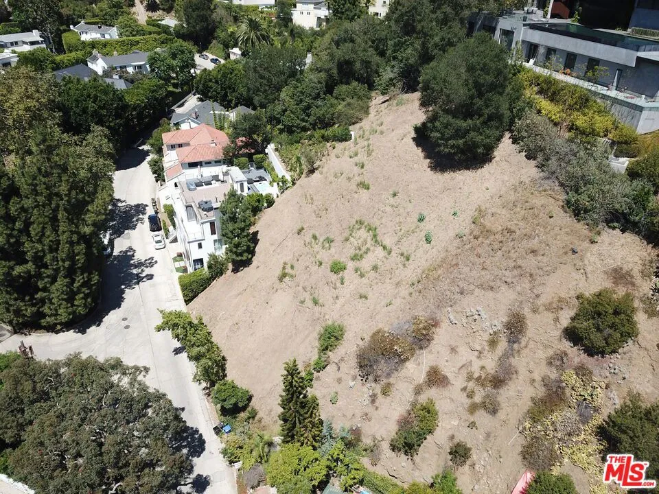 1422 Lindacrest Drive Beverly Hills, CA 90210