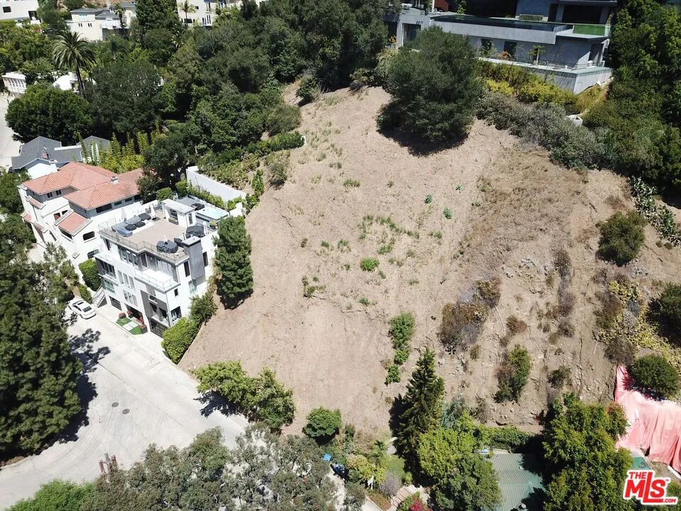 1422 Lindacrest Drive Beverly Hills, CA 90210