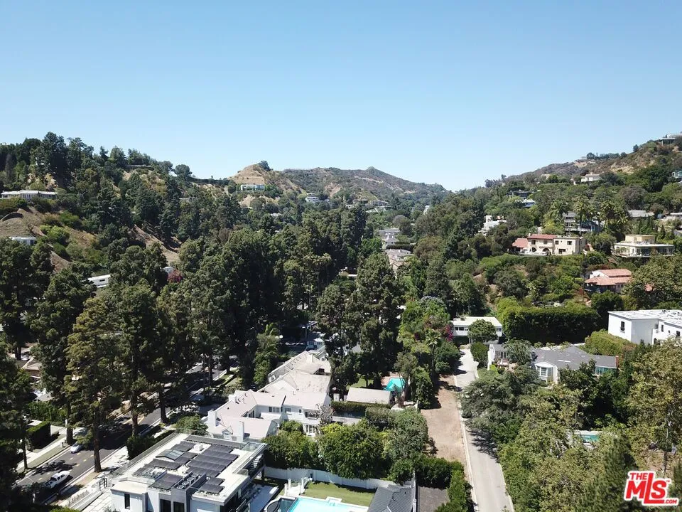 1422 Lindacrest Drive Beverly Hills, CA 90210