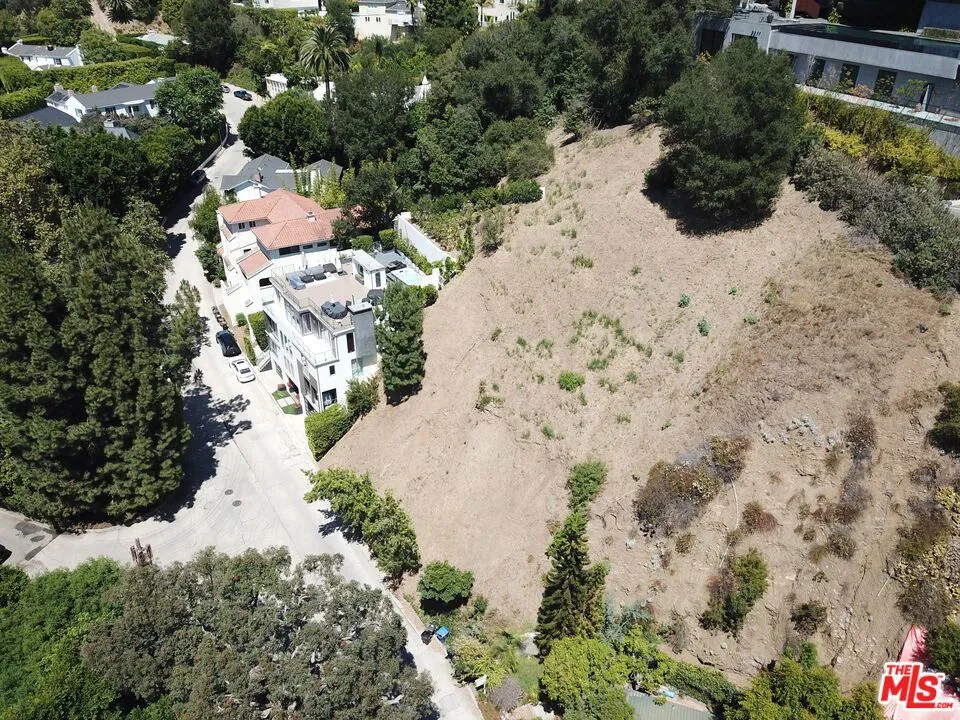 1422 Lindacrest Drive Beverly Hills, CA 90210