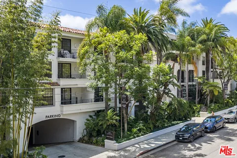 555 S Barrington Avenue #107