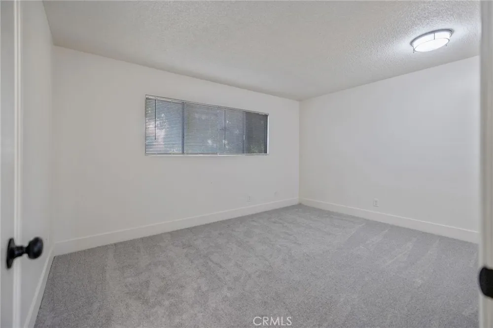 988 Laurel Lindsay, CA 93247