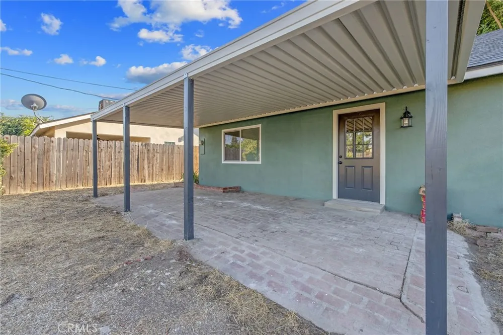 988 Laurel Lindsay, CA 93247