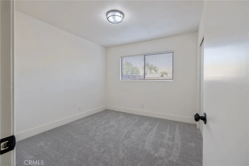 988 Laurel Lindsay, CA 93247