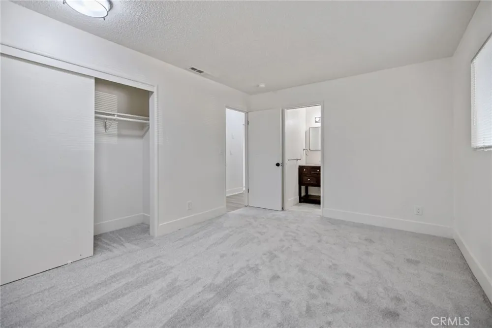 988 Laurel Lindsay, CA 93247