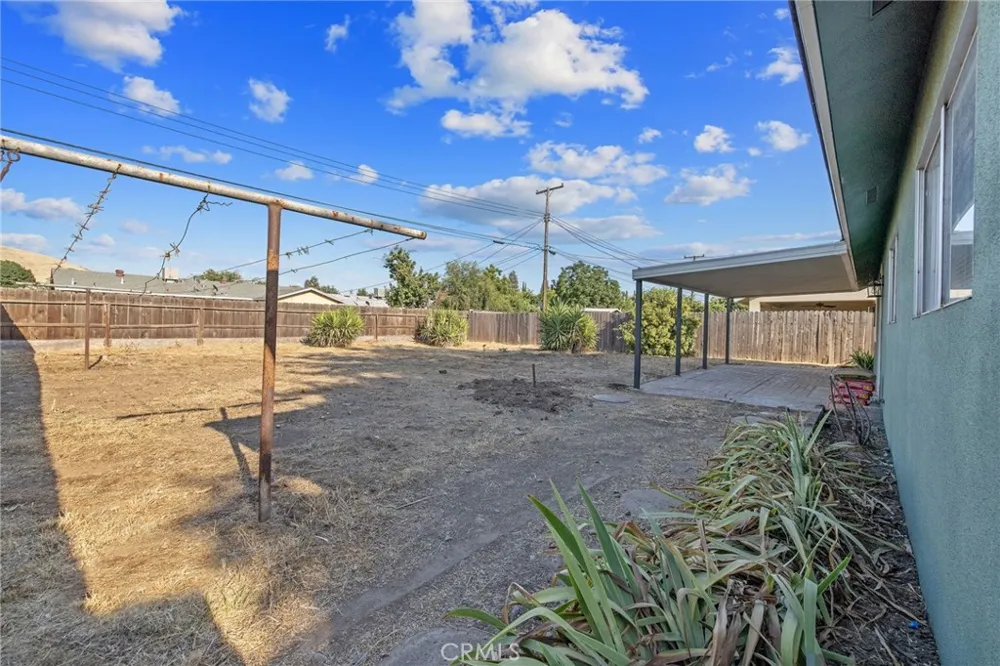 988 Laurel Lindsay, CA 93247