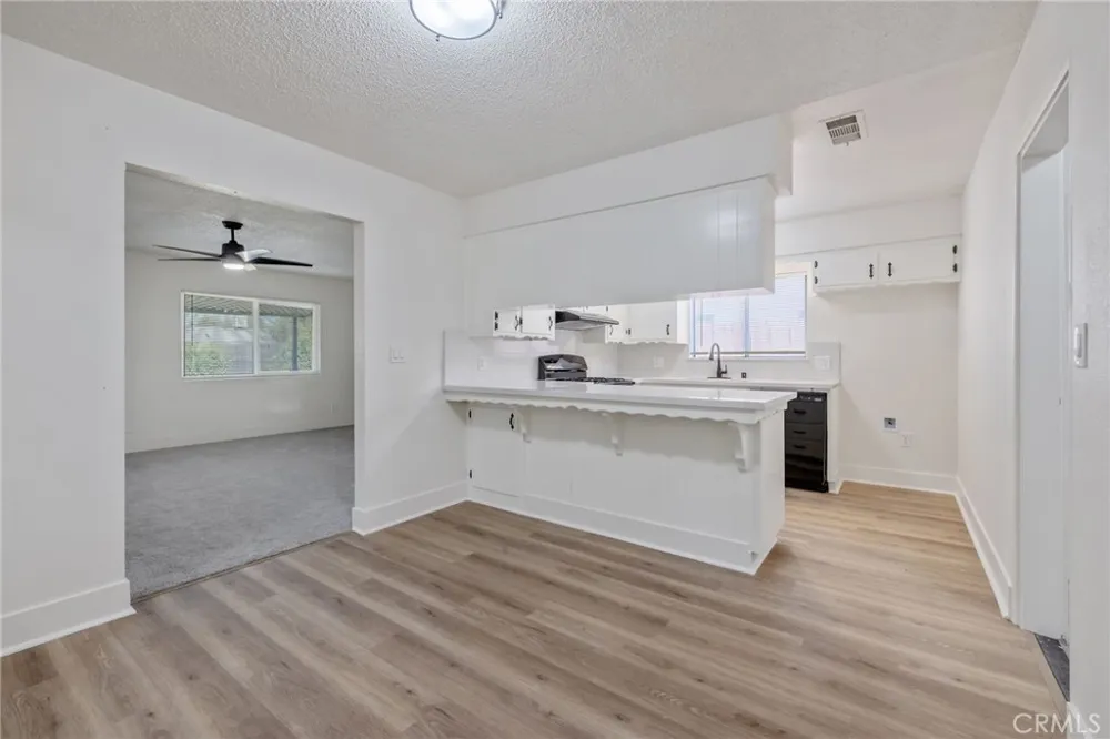 988 Laurel Lindsay, CA 93247