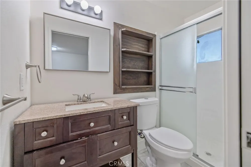 988 Laurel Lindsay, CA 93247