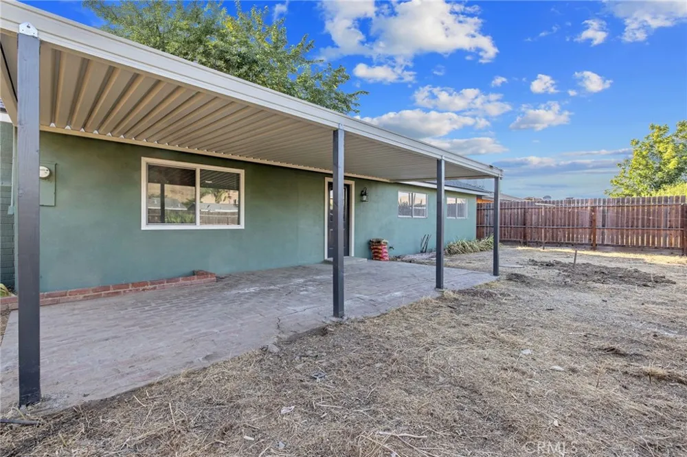 988 Laurel Lindsay, CA 93247
