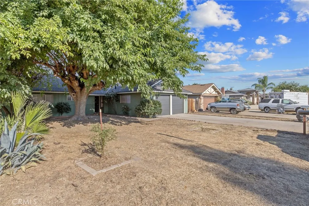 988 Laurel Lindsay, CA 93247