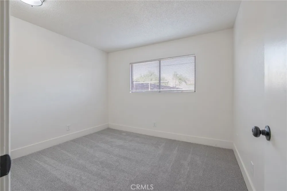 988 Laurel Lindsay, CA 93247