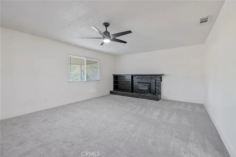 988 Laurel Lindsay, CA 93247