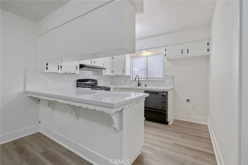 988 Laurel Lindsay, CA 93247
