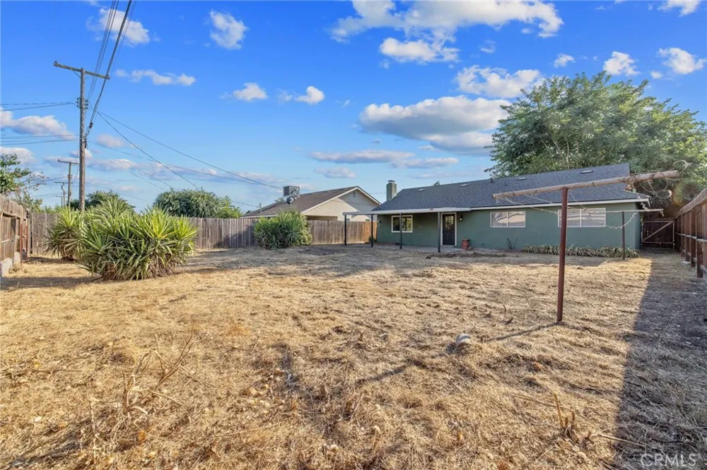 988 Laurel Lindsay, CA 93247