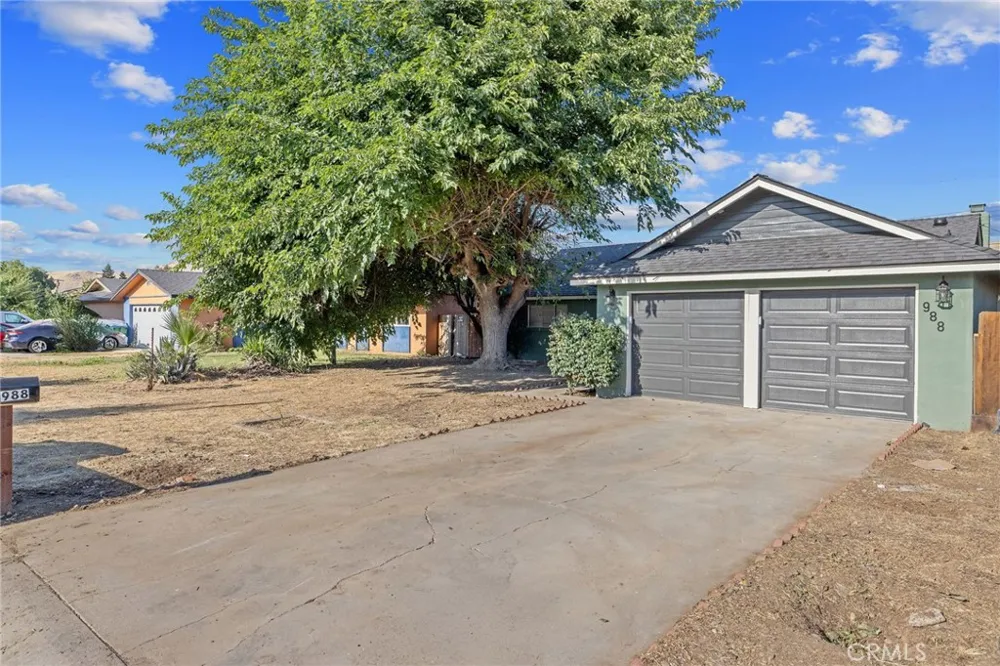 988 Laurel Lindsay, CA 93247