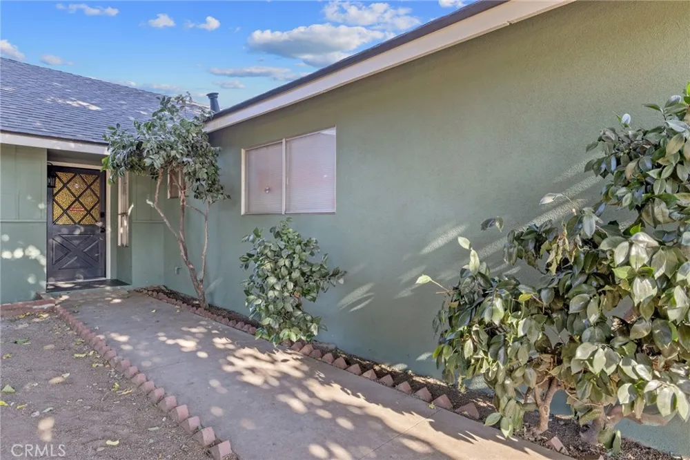 988 Laurel Lindsay, CA 93247
