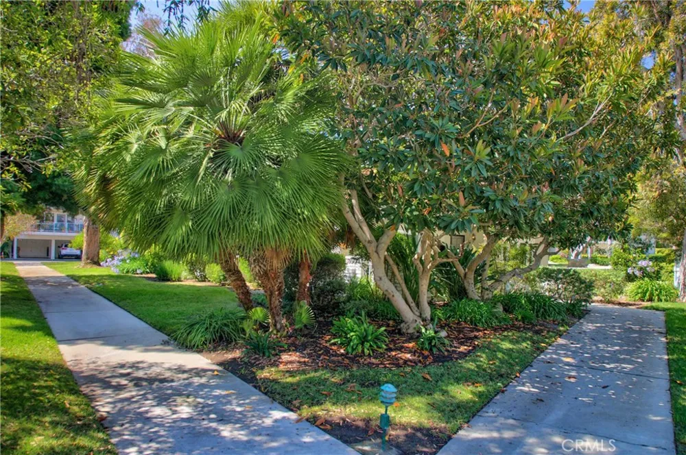 824 Via Alhambra #D Laguna Woods, CA 92637