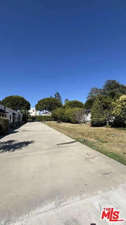 2437 Centinela Avenue #apt 11 Santa Monica, CA 90405