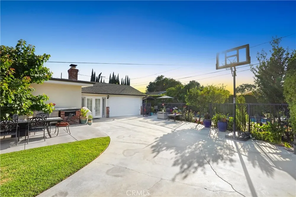 10011 Wiley Burke Downey, CA 90240