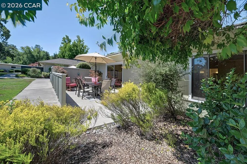 2223 Tice Creek Dr #2 Walnut Creek, CA 94595