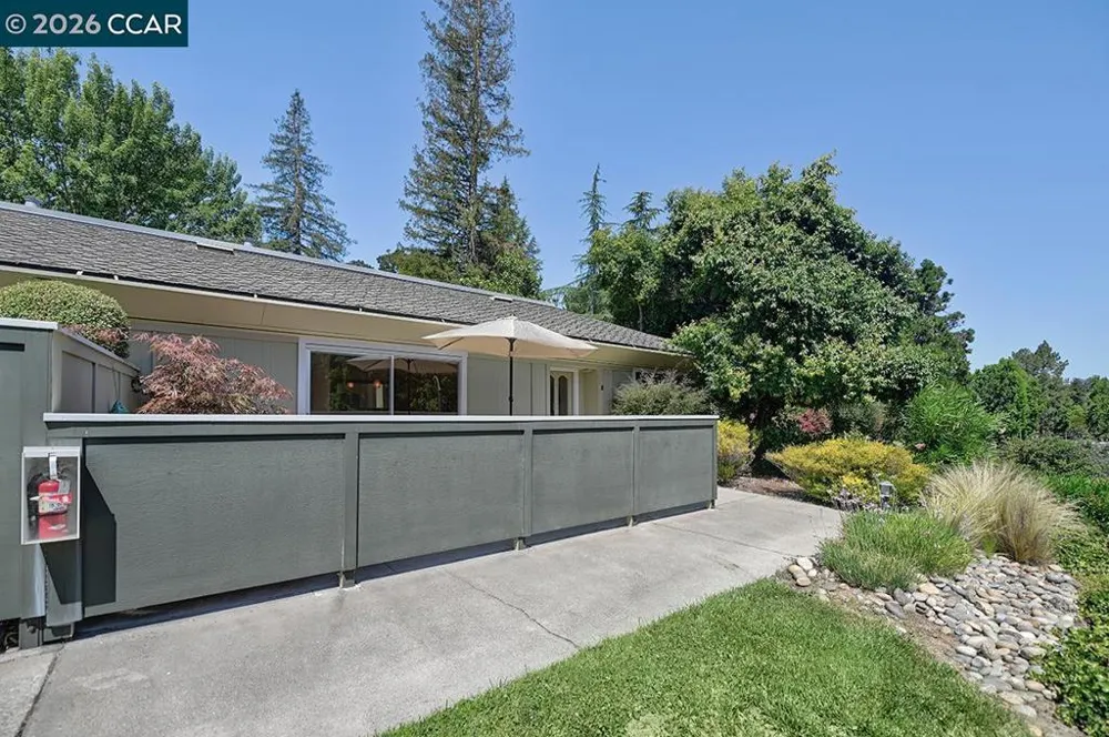 2223 Tice Creek Dr #2 Walnut Creek, CA 94595