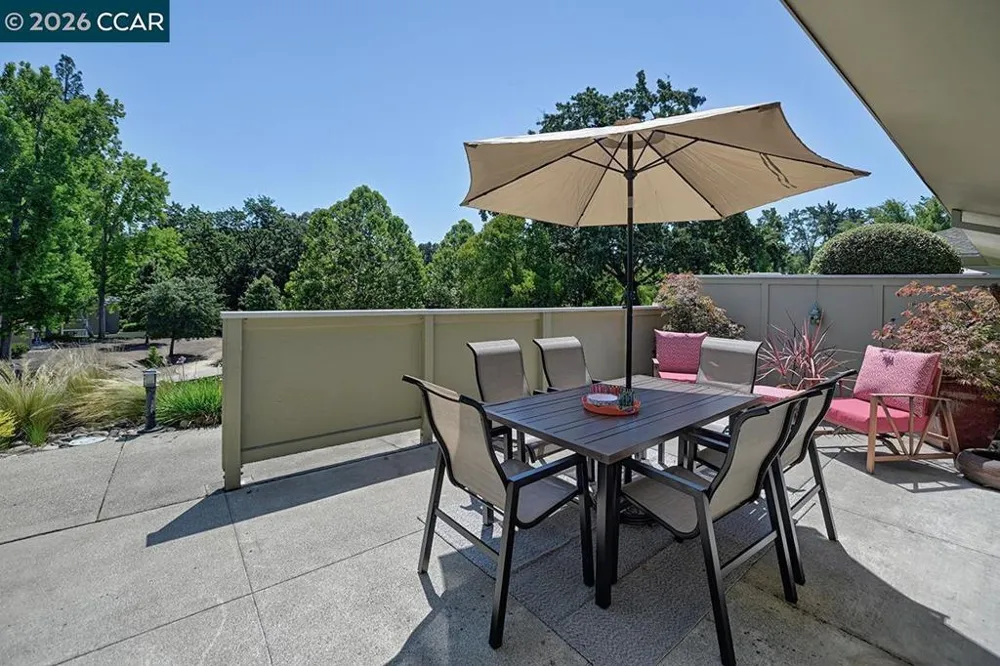 2223 Tice Creek Dr #2 Walnut Creek, CA 94595
