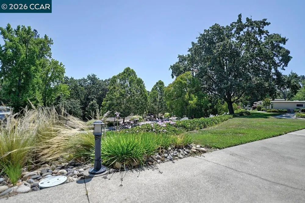 2223 Tice Creek Dr #2 Walnut Creek, CA 94595