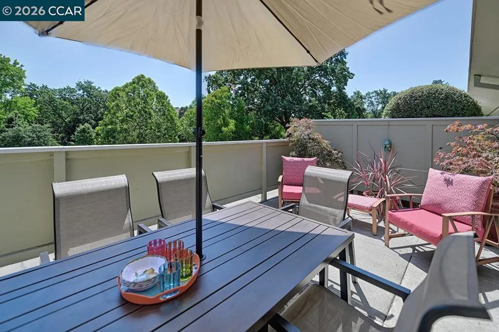 2223 Tice Creek Dr #2 Walnut Creek, CA 94595
