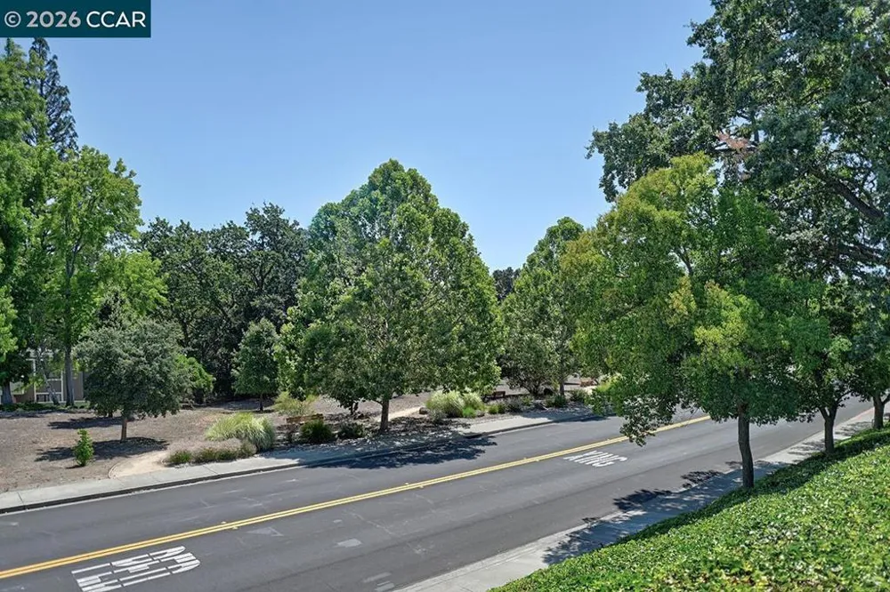 2223 Tice Creek Dr #2 Walnut Creek, CA 94595